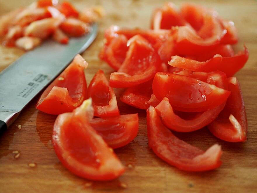 Pilkotut tomaatit